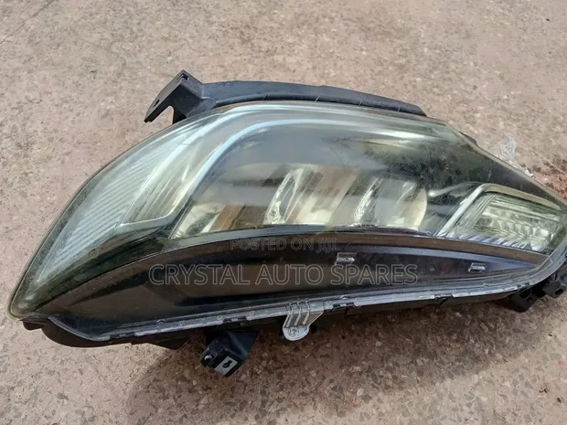 Honda Fit 2019 Xenon Headlight (Used) - 1