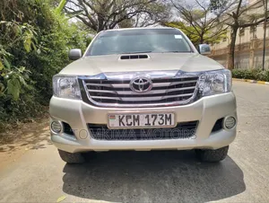 Toyota Hilux Double Cab 2010 Gold