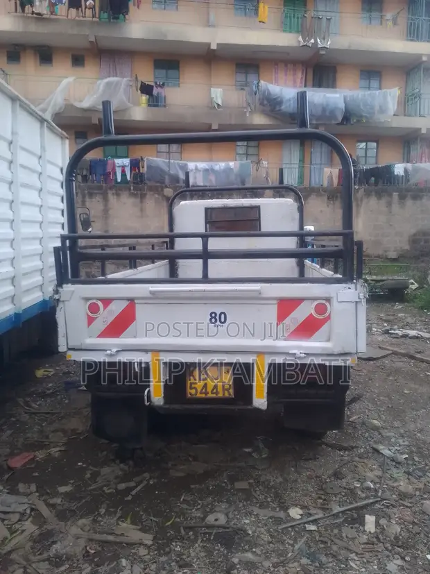 Mitsubishi Canter Mini Truck (2001) - 1