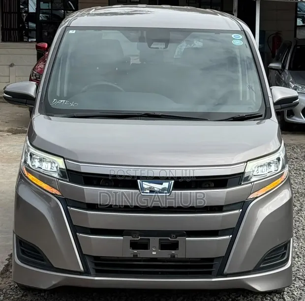 Toyota Noah 1.8 FWD Hybrid 7-Seater 2019 Brown - 1