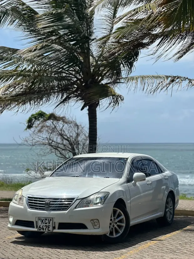 Toyota Crown 2013 White - 1