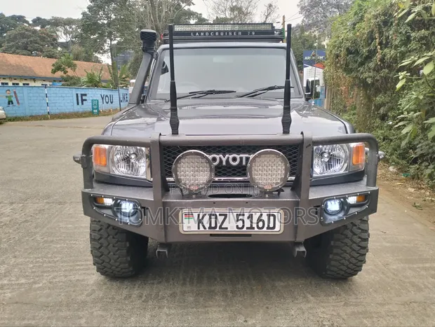Toyota Land Cruiser 2016 Gray - 1