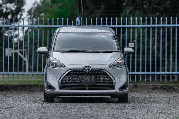 Toyota Sienta 2020 Silver - 1