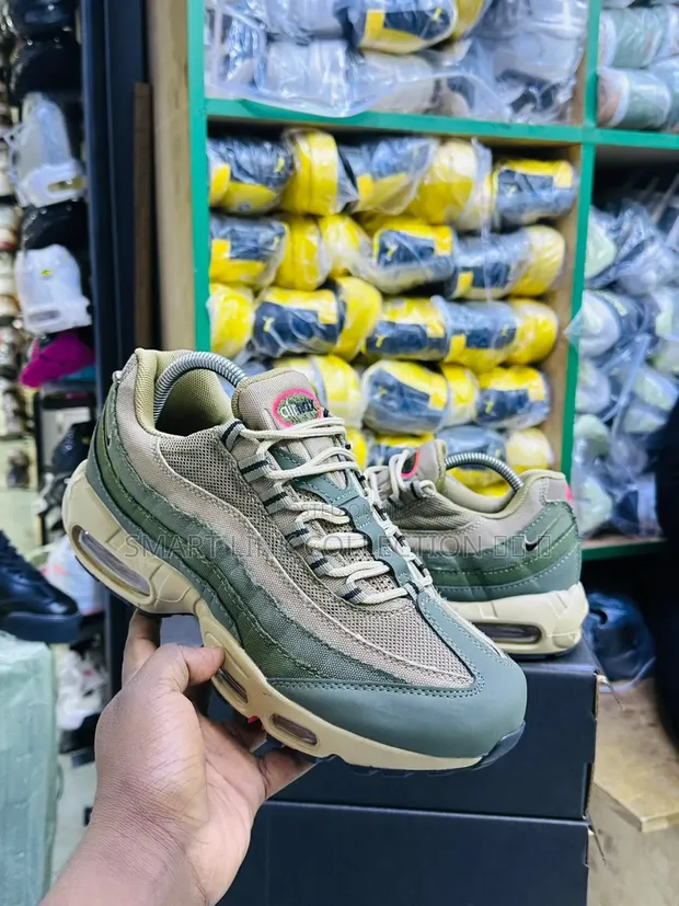 Nike Air Max 95 SE 'Rough Green' - 1