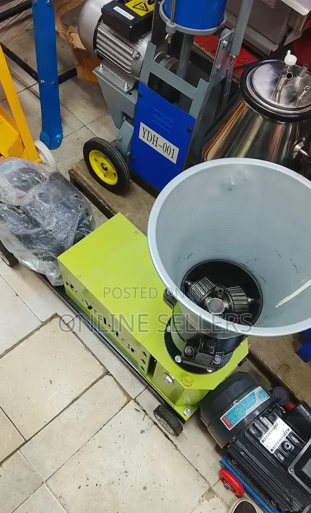 Pellet Maker Machine for Biomass Fuel & Animal Feed - 1