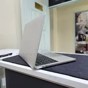 Apple MacBook Pro 32GB RAM, Intel Core i7, 512GB SSD