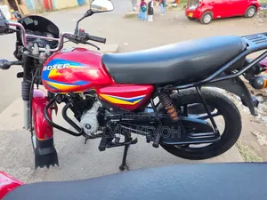 Bajaj Boxer 125 2024 Nyekundu