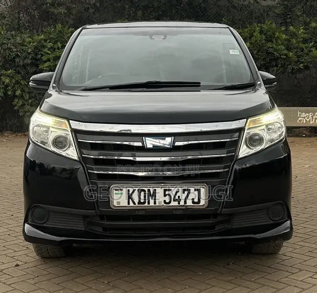 Toyota Noah Hybrid 2016 Black - 1
