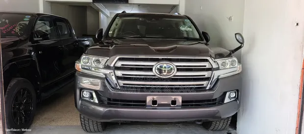 Toyota Land Cruiser 4.6 V8 ZX 2019 Gray - 1