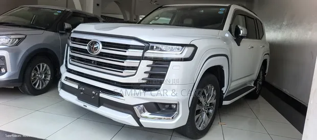 Toyota Land Cruiser LC300 2023 White - 1