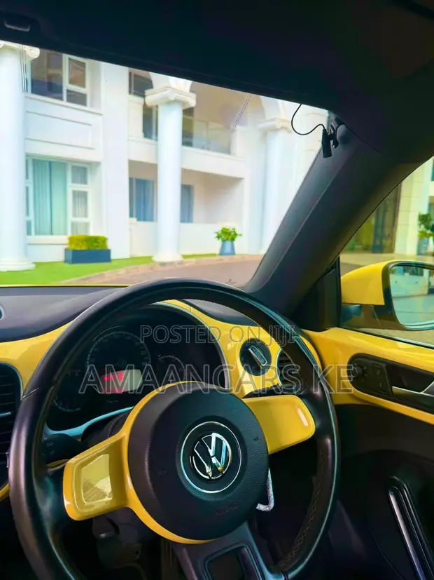 Volkswagen Beetle 2015 Yellow - 1