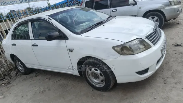 Toyota Corolla 2005 White - 1