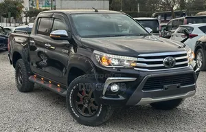 Toyota Hilux Double Cab 2018 - Matt Black