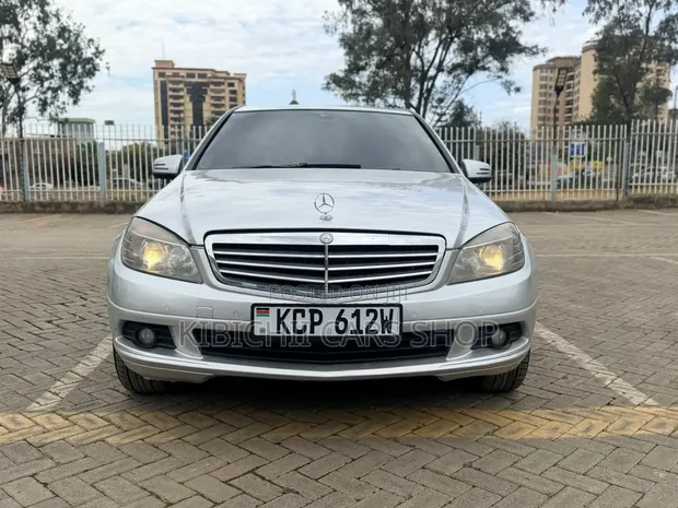Mercedes-Benz C180 2011 Silver - 1