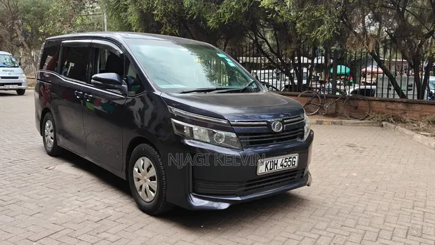 Toyota Noah 2015 Gray - 1