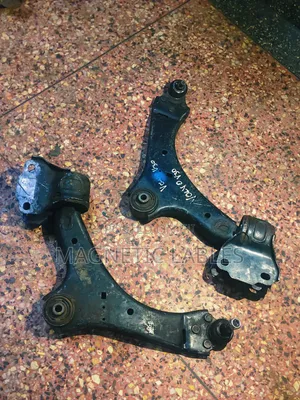Land Rover Freelander 2 / Volvo V30 Front Control Arms (Used)