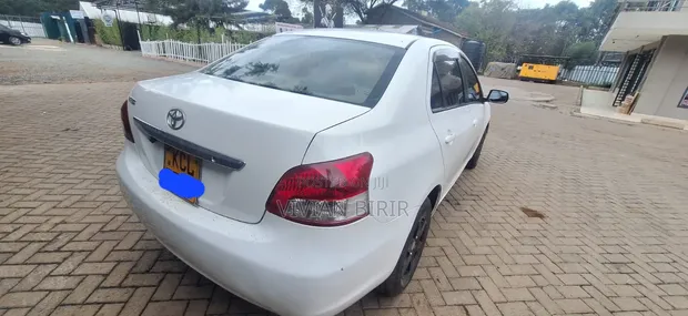 Toyota Belta 2009 White - 1