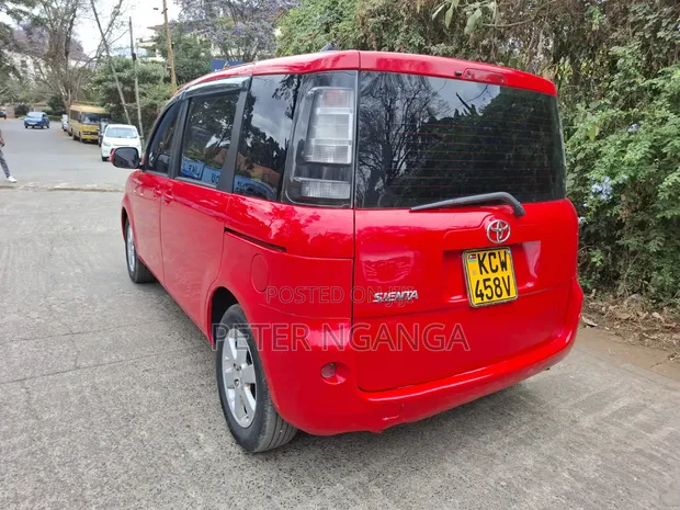 Toyota Sienta 1.5 FWD 2013 Red - 1