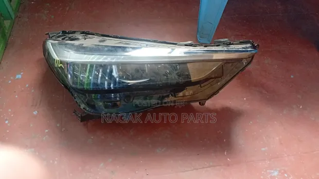 Honda Vezel 2020 Xenon Headlight (Used) - 1