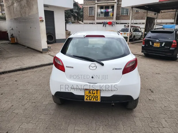 Mazda Demio 2011 Off White - 1