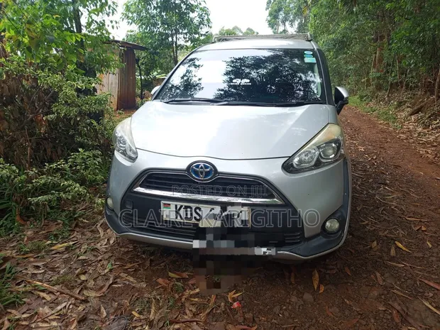 Toyota Sienta 1.5 Hybrid FWD 2018 - Silver - 1