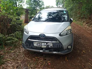 Toyota Sienta 1.5 Hybrid FWD 2018 - Silver