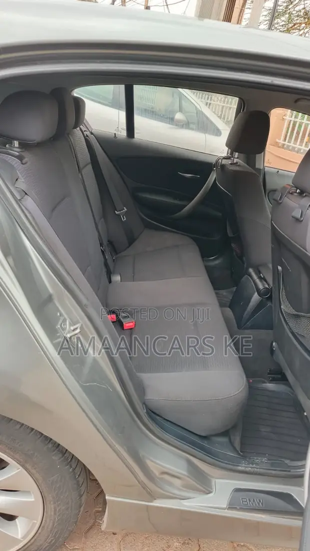 BMW 116i 2011 Gray - 1