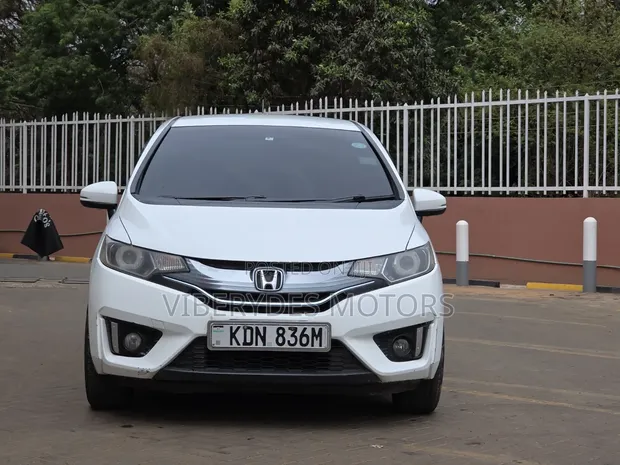 Honda Fit Hybrid 2016 White - 1
