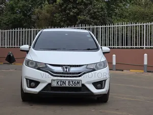 Honda Fit Hybrid 2016 White