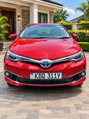 Toyota Auris Hybrid 2015 Red
