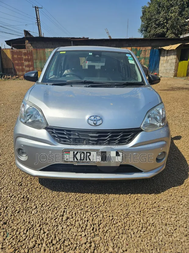 Toyota Passo 2017 Silver - 1