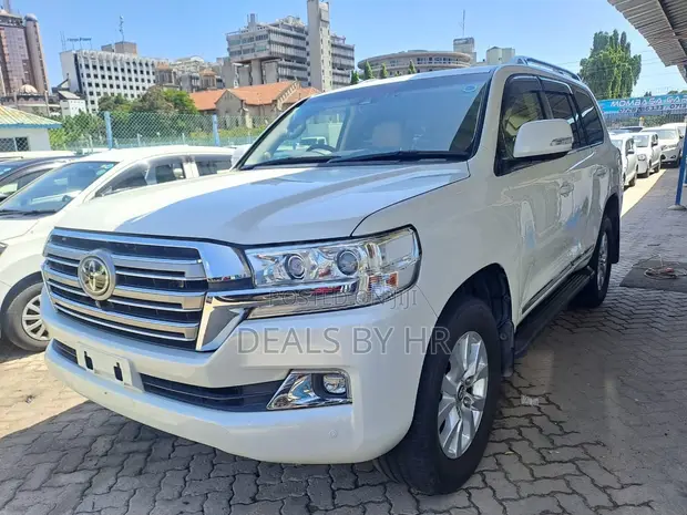 Toyota Land Cruiser 4.6 V8 AX G Selection 2017 White - 1