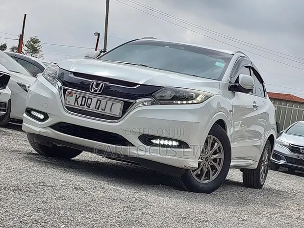 Honda Vezel 2017 White - 1