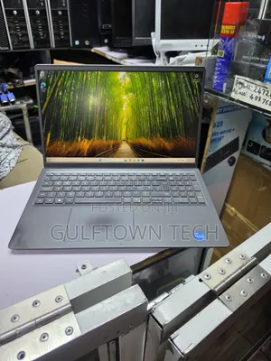 Dell Vostro 15 3510 Laptop: Intel Core i7, 8GB RAM, 256GB SSD