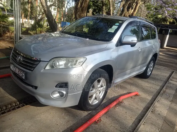 Toyota Vanguard 2010 Silver - 1