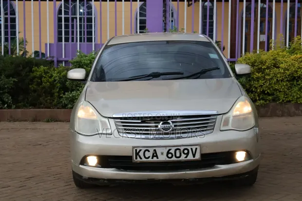 Nissan Bluebird 2007 Beige - 1