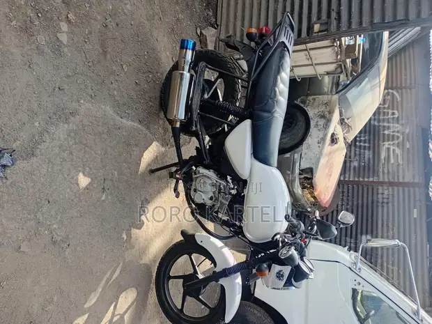 Bajaj Boxer 150 UG 2021 White - 1