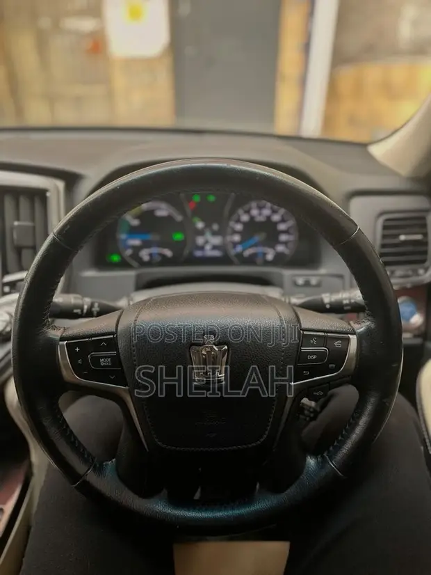 Toyota Crown Rental - 1