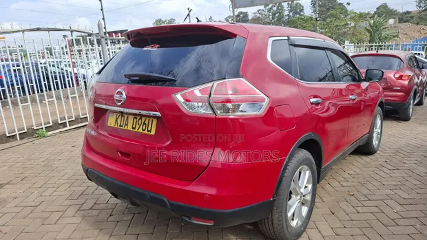 Nissan X-Trail 2.0 Petrol AWD 2014 Red - 1