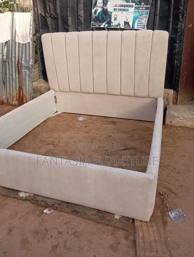 Cream/Soft Fabric 5x6 Bubble Head Bed - 1