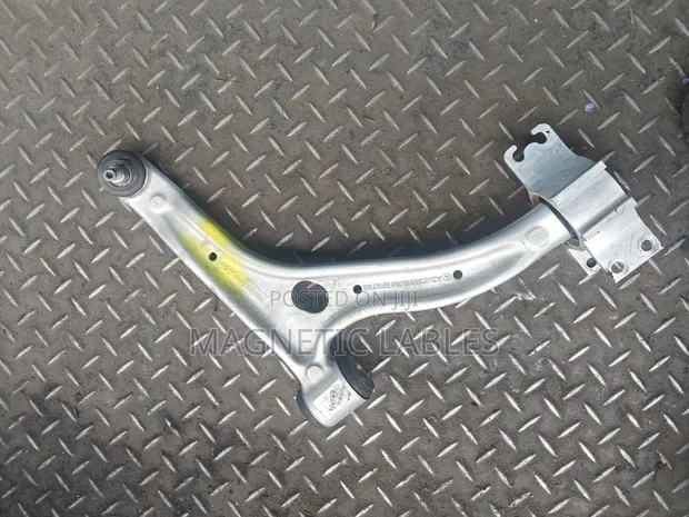 Mercedes-Benz B180 Lower Control Arms (Used) - 1