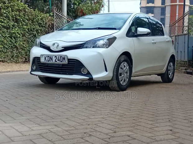 Toyota Vitz 1.0 FWD 5dr 2016 White - 1