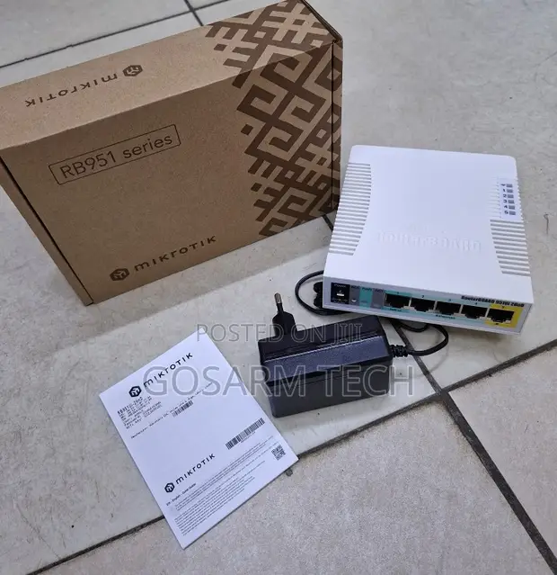 MikroTik RB951Ui-2HnD High-Power Wi-Fi Router - 1