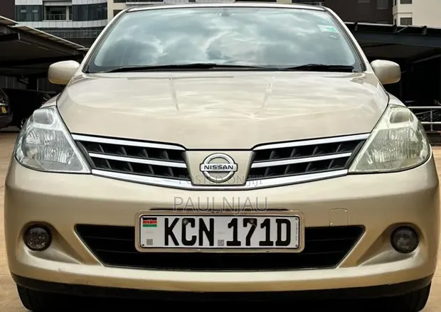 Nissan Tiida 2010 - 1