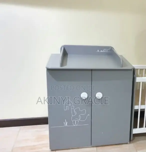 Set Kamili ya Chumba cha Mtoto - Stroller, Vifaa vya Kulalia, Meza ya Kubadilisha - 1