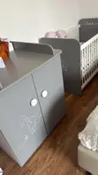 Set Kamili ya Chumba cha Mtoto - Stroller, Vifaa vya Kulalia, Meza ya Kubadilisha - 2