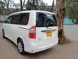 Toyota Noah 2.0 143hp FWD (7 Seater) 2009 Off White - 3