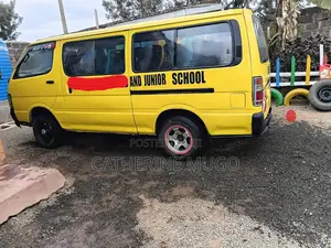 Toyota HiAce 2010 - 14 Seater Bus