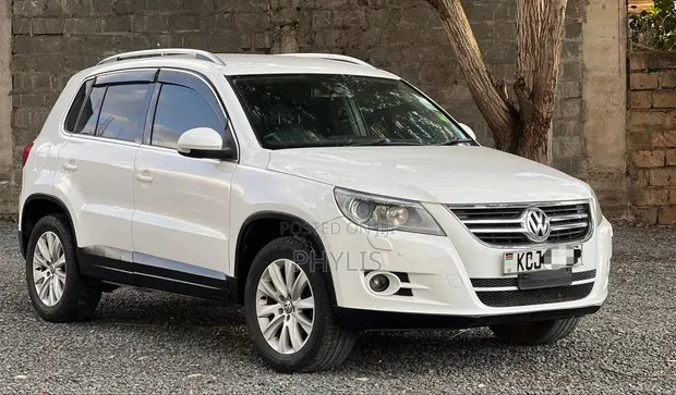 Volkswagen Tiguan 2010 TSI Automatic - 1