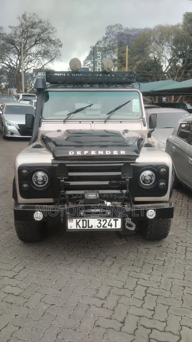 Land Rover Defender 2008 Beige - 1